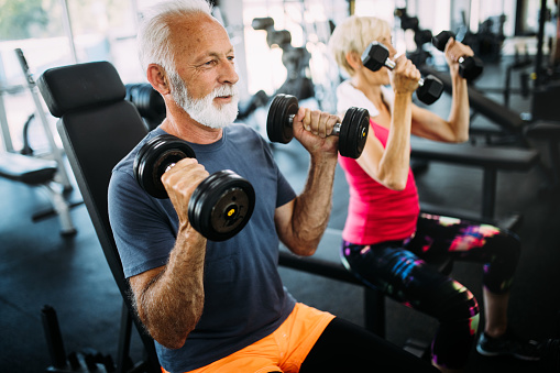 筋肉は鍛えると何歳でも発達します！筋トレしない若者より鍛えている高齢者の方が高い筋力レベルを維持できますの画像